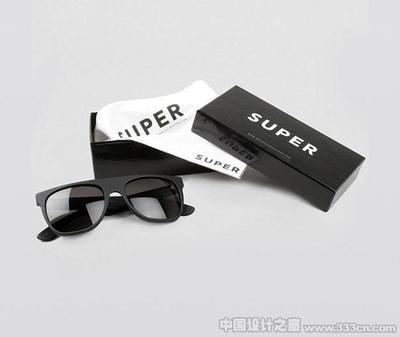 黑白两色演绎的super水晶镜片眼镜包装